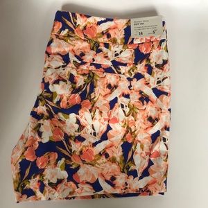 NWT 5” printed chino short